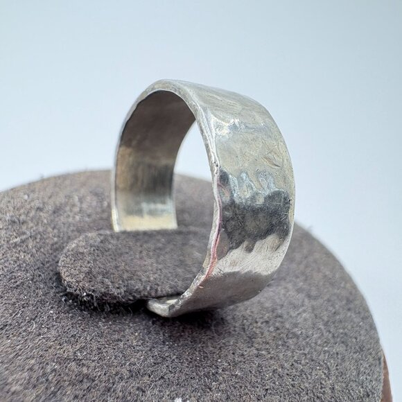 VTG Solid Sterling Silver 925 Hammered Finish Band Ring Size 6 - Picture 2 of 7